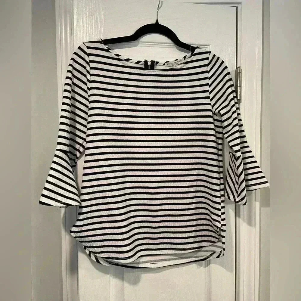 Green Envelope Black White Striped Zip Back Flared Sleeve Blouse Size Small